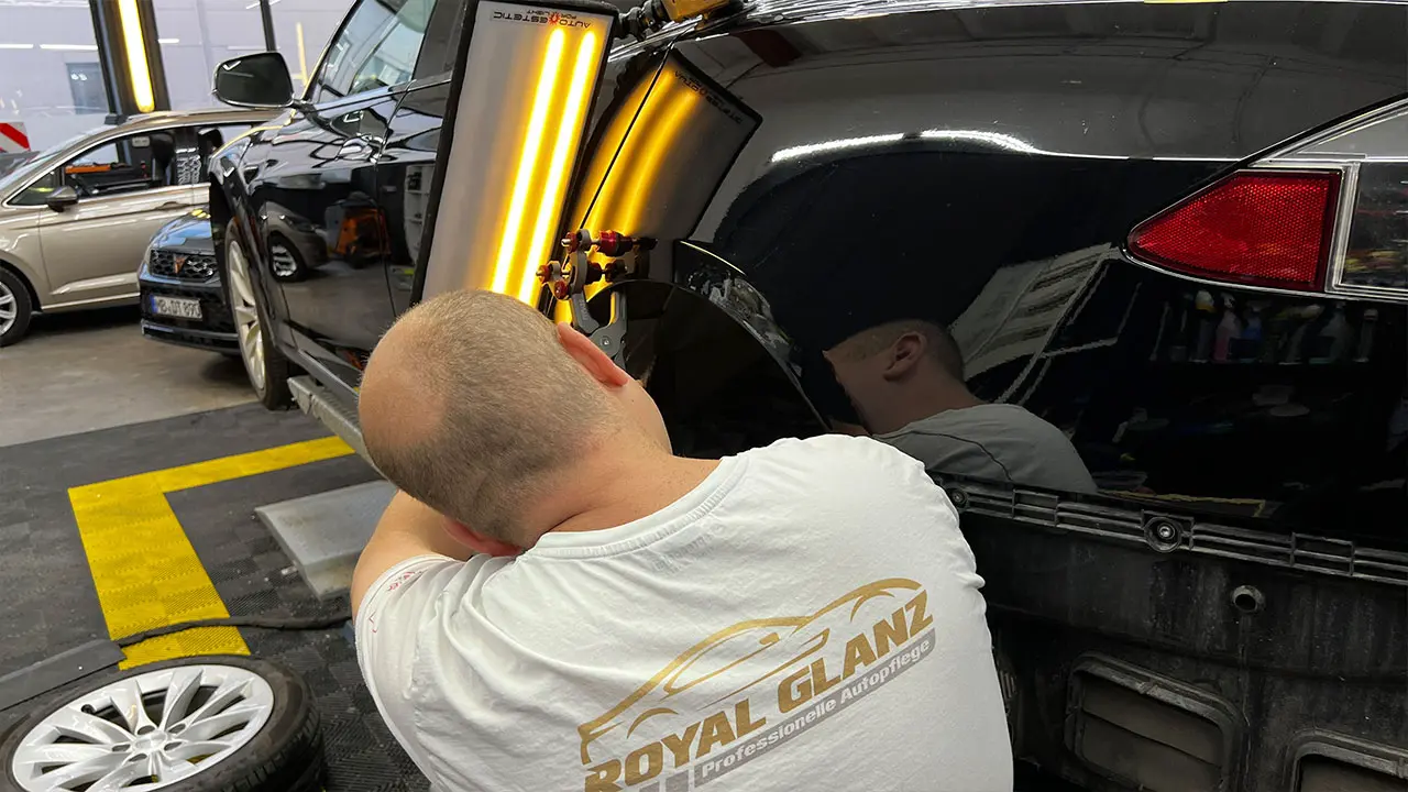 Kleine Lackschäden? Smart Repair München sorgt mit Dellen entfernen ohne Lackieren für perfekte Ergebnisse